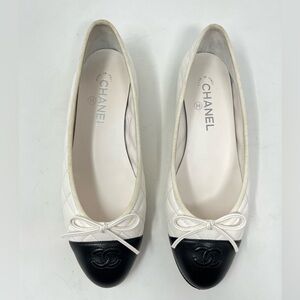 Chanel Quilted CC Cap Toe Ballet Flat Bow White Black Two Tone Leather 39.5 EU